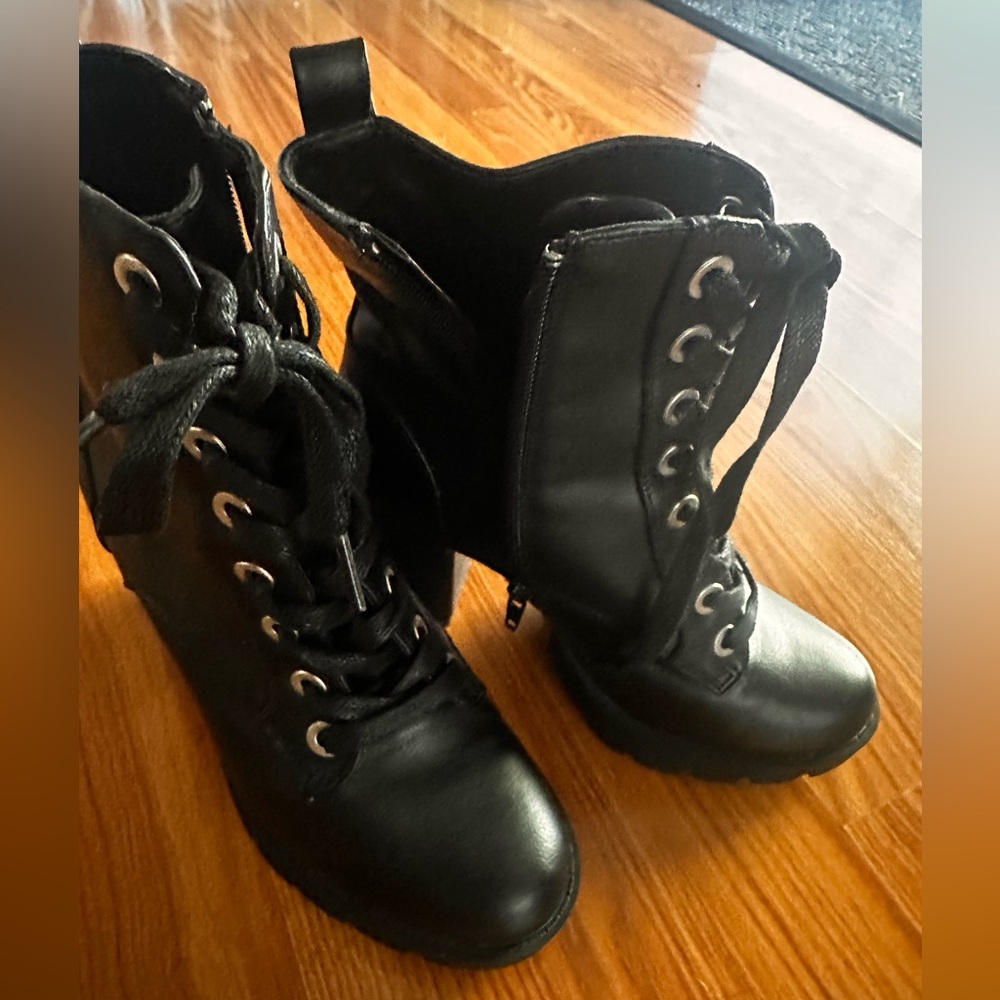 Stylish Black Women's Boots